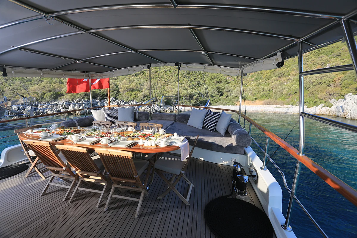 Aft Deck 1 Grand Sailor