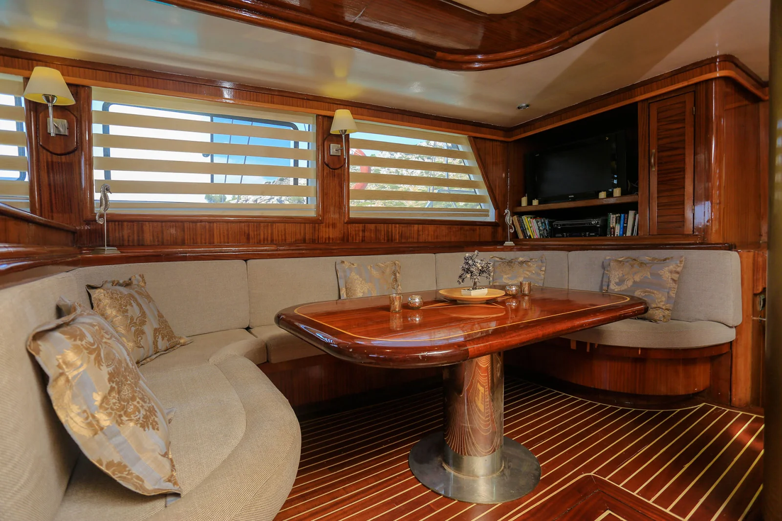 Saloon 1 Diva Deniz