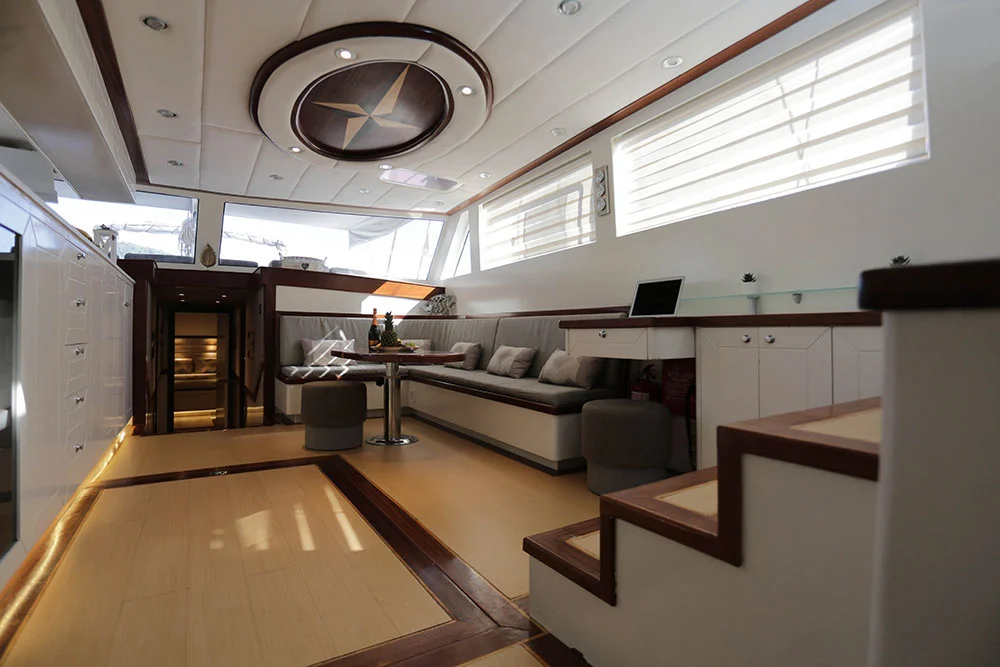 Saloon 2 Grand Sailor
