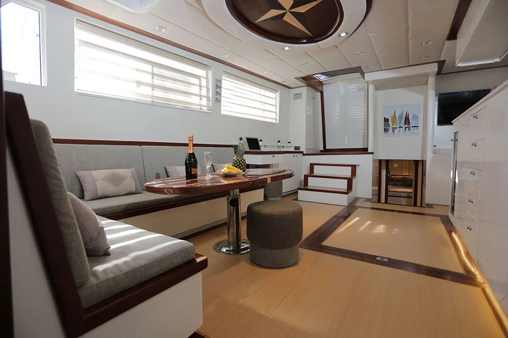 Saloon 1 Grand Sailor