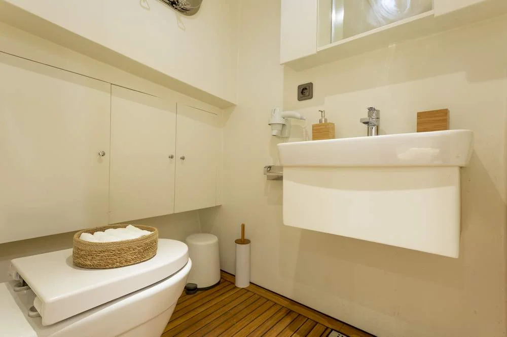 WC & Shower 1 Grand Sailor