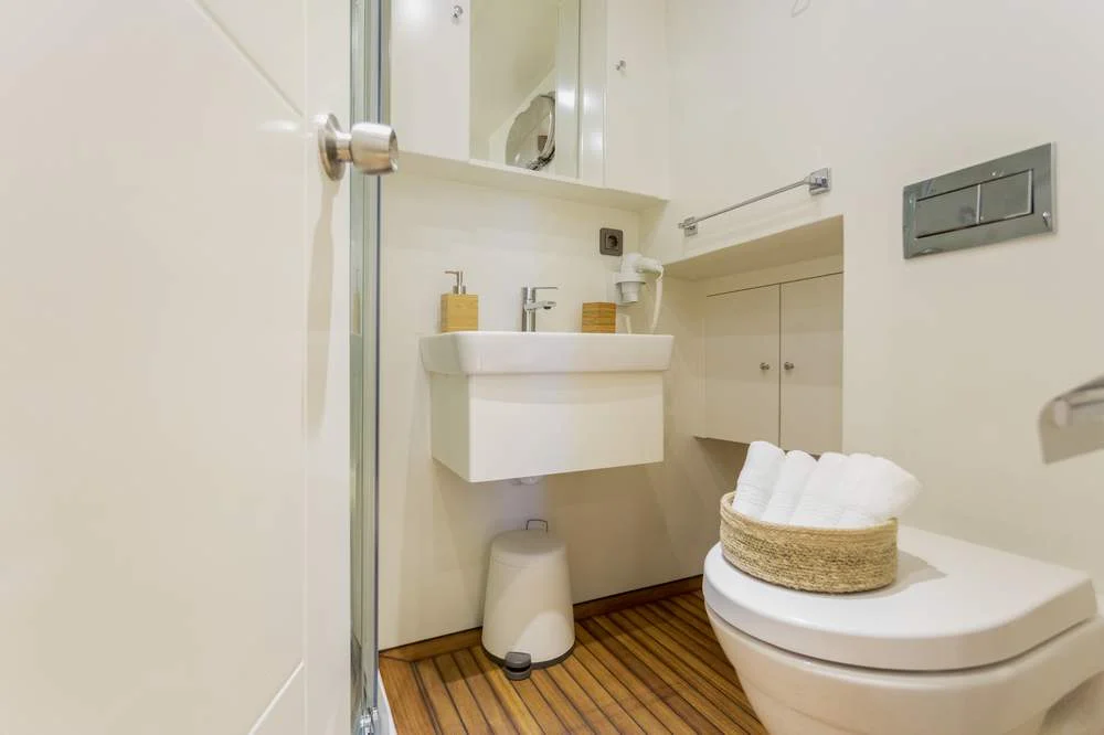 WC & Shower 2 Grand Sailor