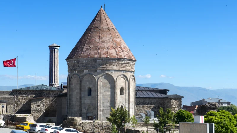 Erzurum Double Minarete Madrasa Kumbet