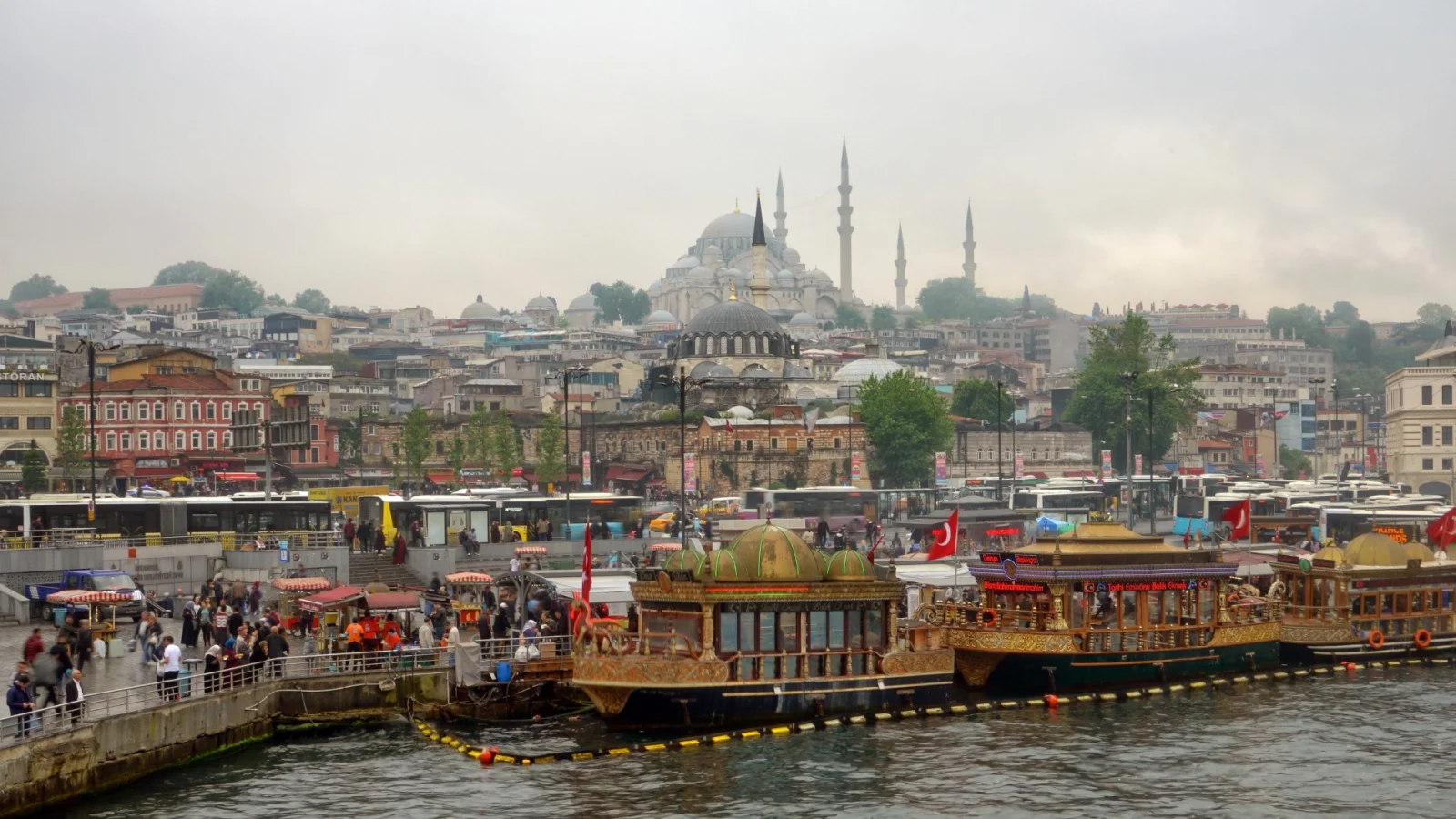 Istanbul Eminönü Square