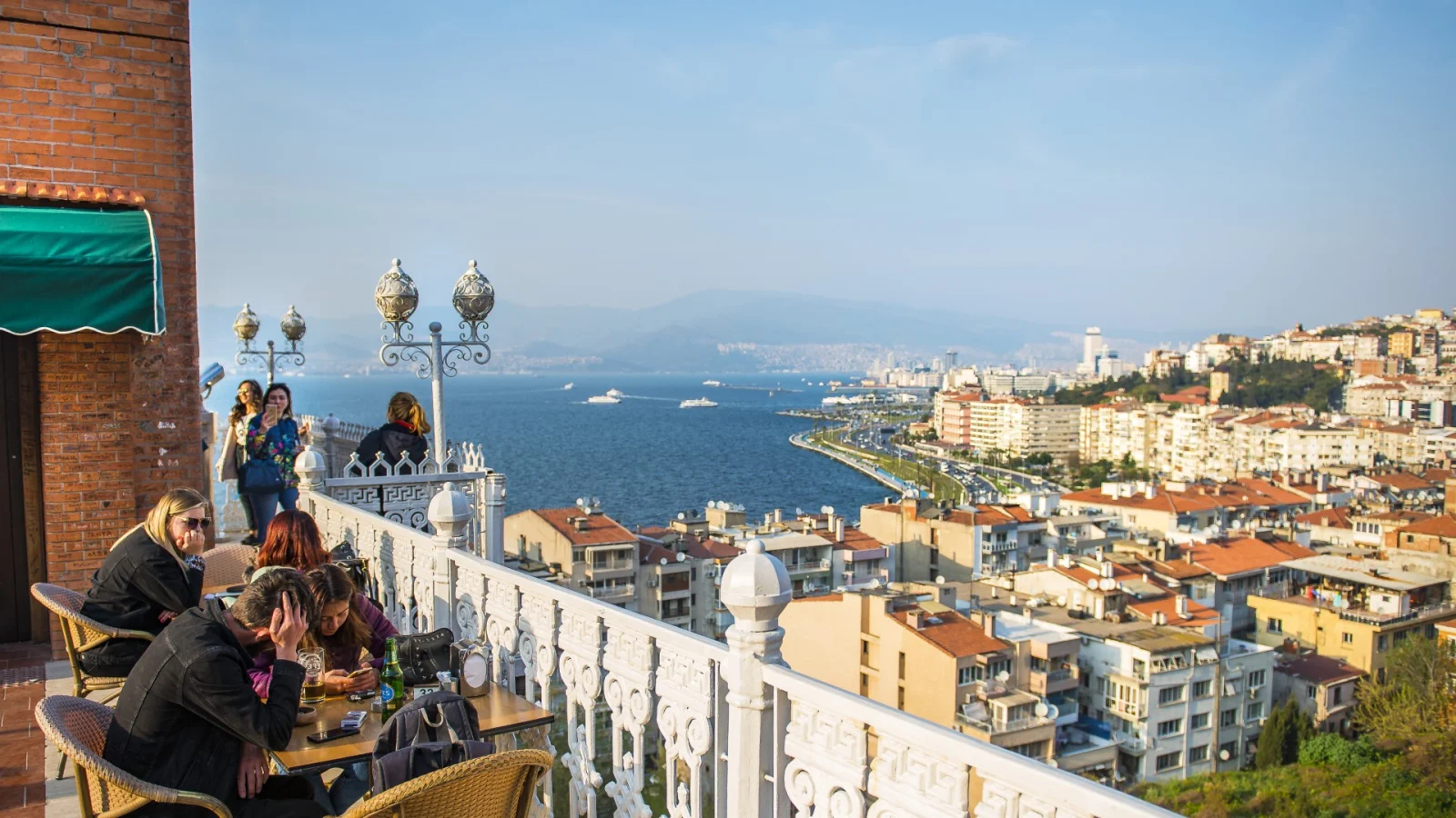 Izmir Asansör Cafe
