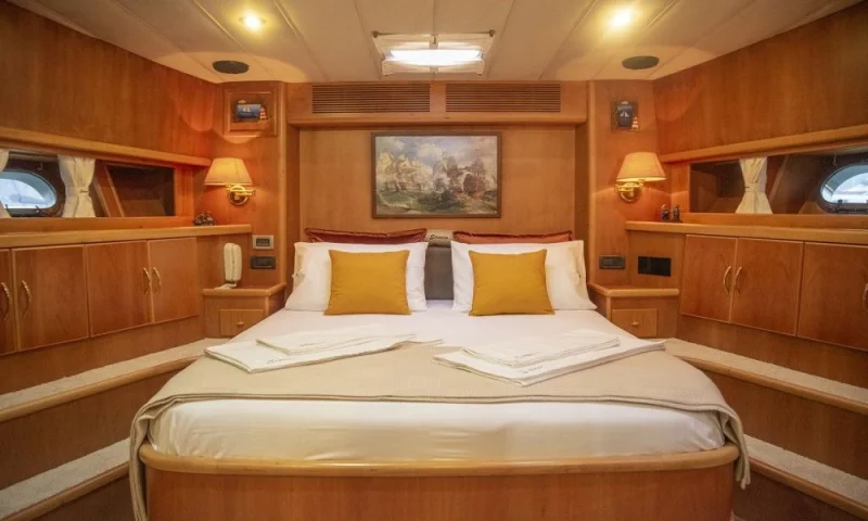 MOTOR YACHT M/Y SIROCCO