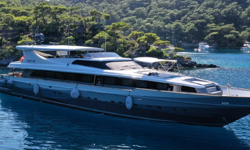 MOTORYACHT CROCUS