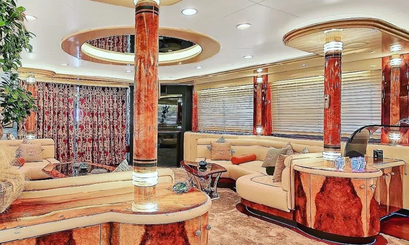 MOTORYACHT CROCUS