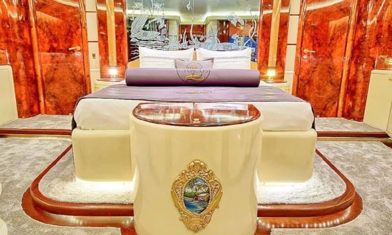 MOTORYACHT CROCUS