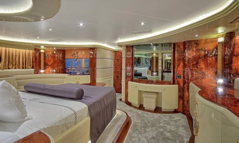 MOTORYACHT CROCUS