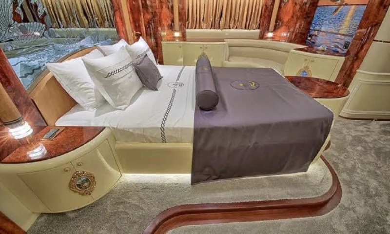 MOTORYACHT CROCUS