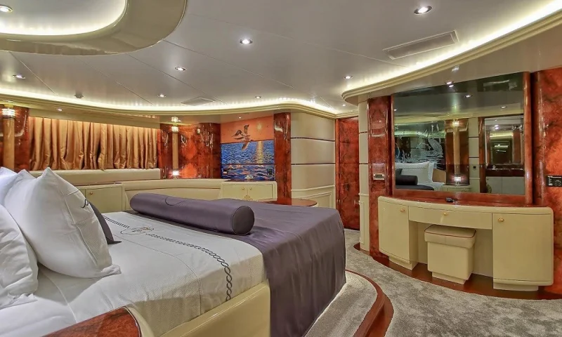 MOTORYACHT CROCUS