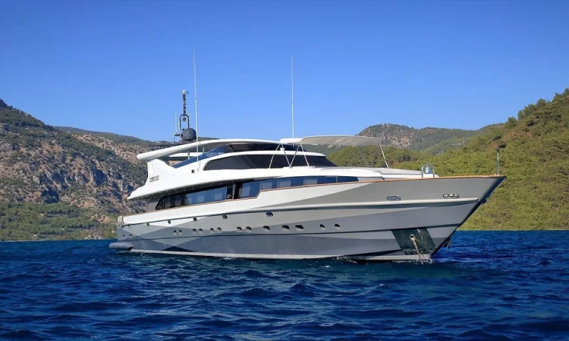 MOTORYACHT CROCUS