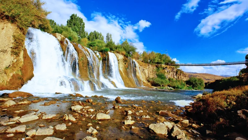 Muradiye Waterfall