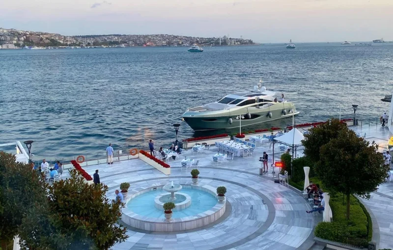 private-bosphorus-sunset-yacht-tour-in-istanbul.webp