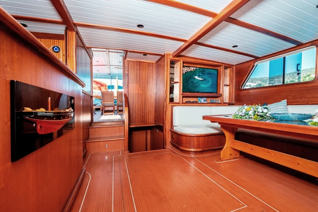 Saloon Bodrum Queen