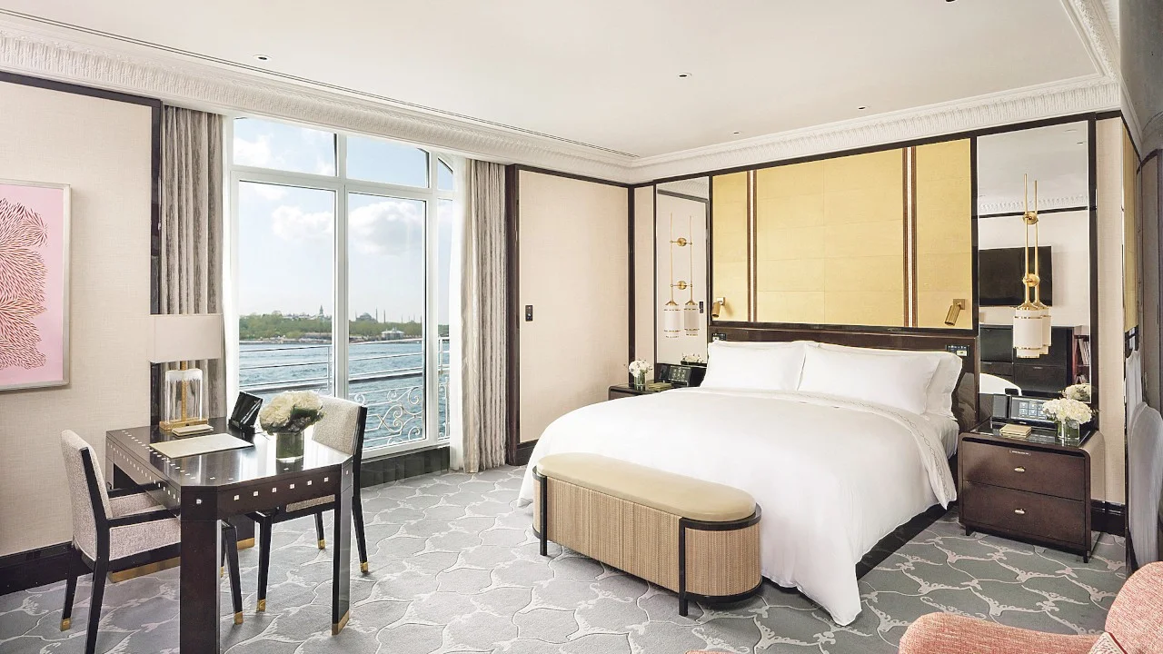 the-peninsula-istanbul-hotel-honeymoon-package.webp
