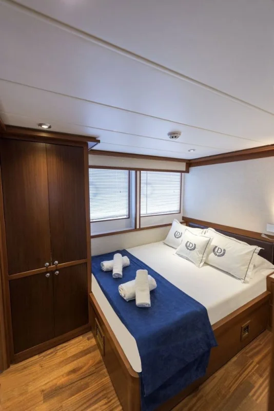 TRAWLER DAPHNE