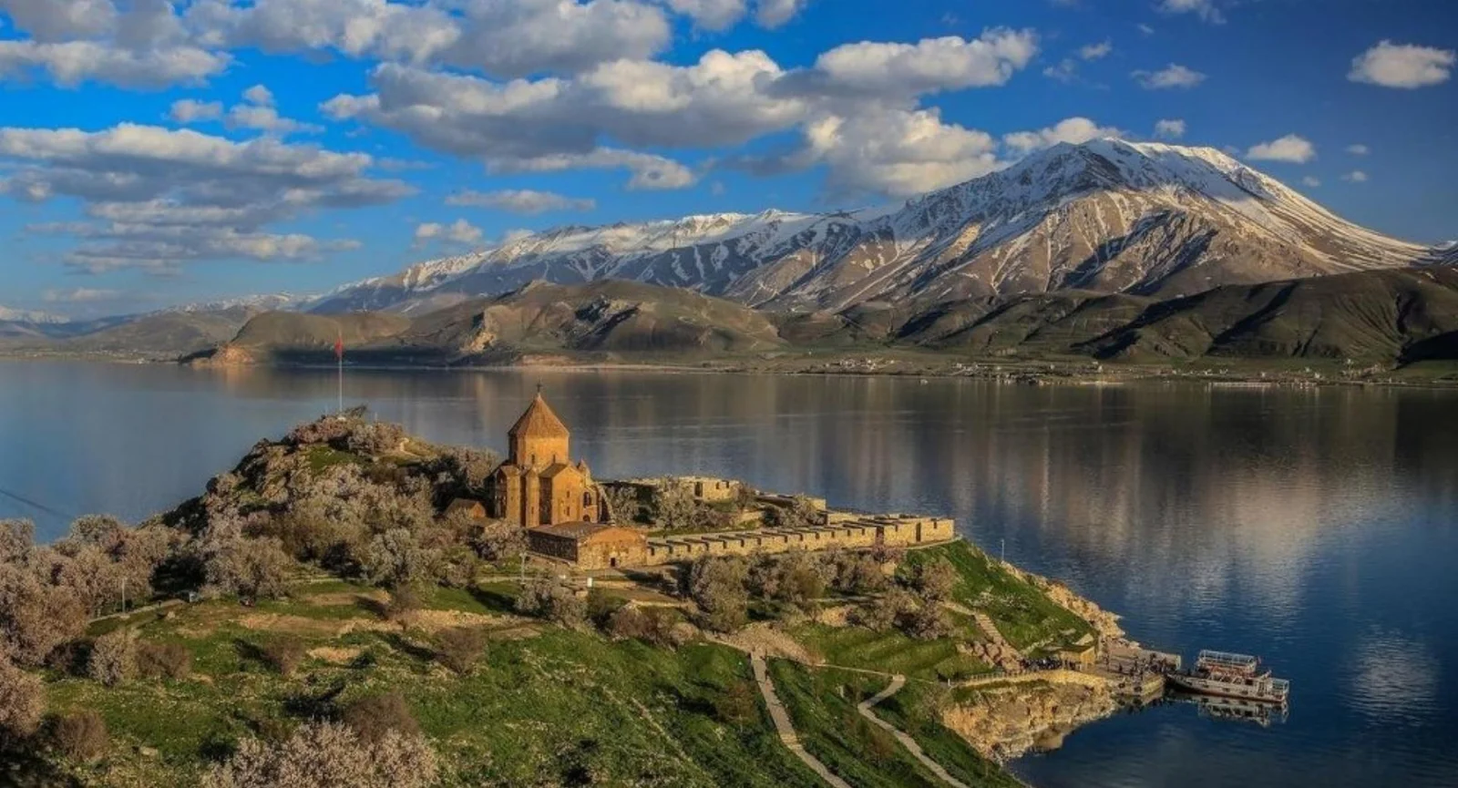 Akdamar Armenian Church - Van