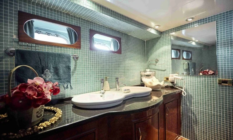 MOTORYACHT VEDO - B