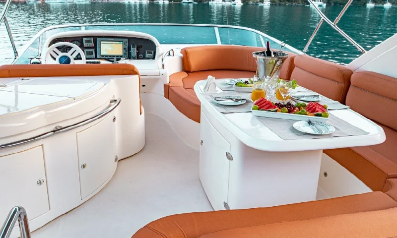 MOTORYACHT AZIMUT 62 - fly