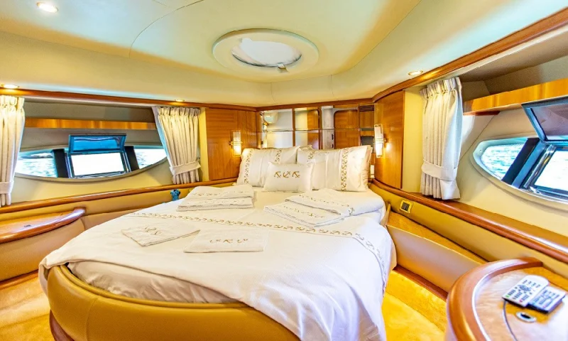 MOTORYACHT AZIMUT 62 - fly