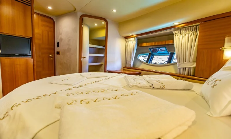 MOTORYACHT AZIMUT 62 - fly
