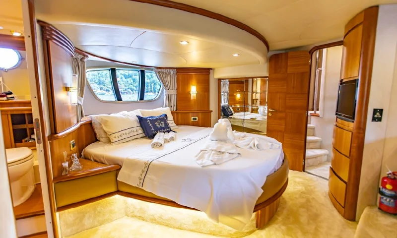 MOTORYACHT AZIMUT 62 - fly