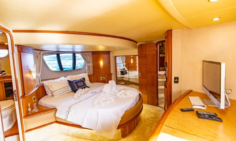 MOTORYACHT AZIMUT 62 - fly