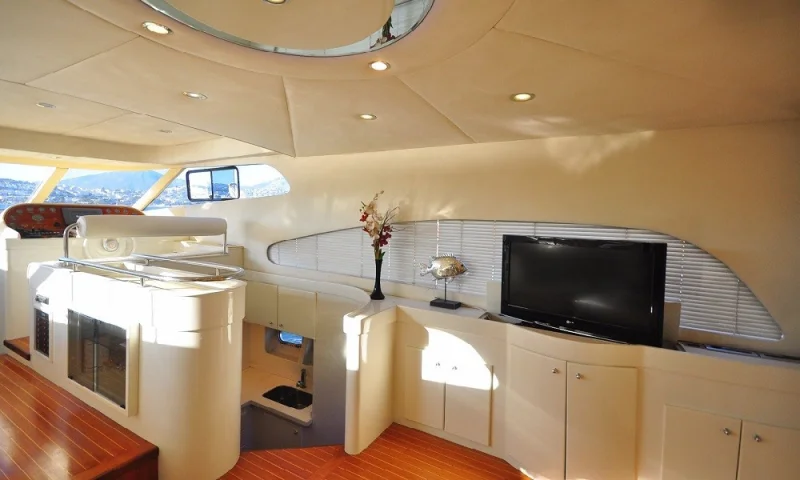 MOTOR YACHT ZEUS
