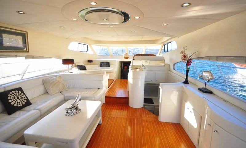 MOTOR YACHT ZEUS