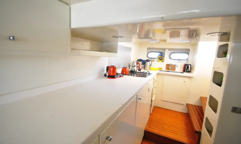 MOTOR YACHT ZEUS